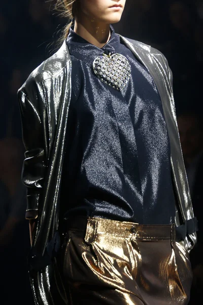 Look 37